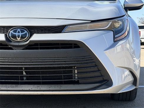 Certified 2025 Toyota Corolla LE image 9