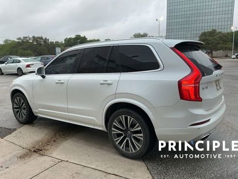 Used 2021 Volvo XC90 T5 Momentum w/ Protection Package Premier image 4