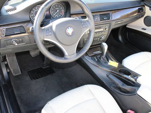 Used 2013 BMW 328i Convertible image 21