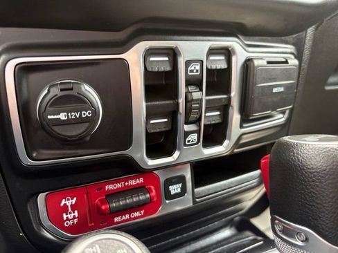 Used 2022 Jeep Wrangler Unlimited Rubicon 4xe AWD/4WD image 30