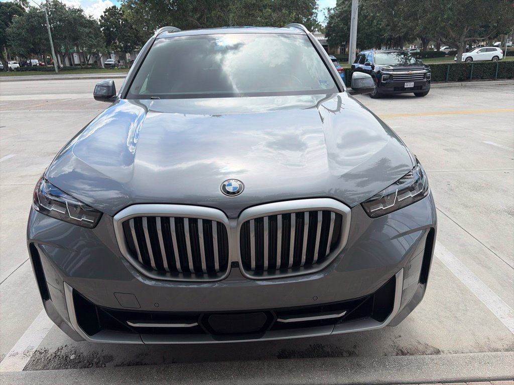 Certified 2024 BMW X5 sDrive40i w/ Premium Package RWD image 2