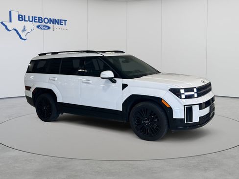 Used 2025 Hyundai Santa Fe Calligraphy FWD image 2