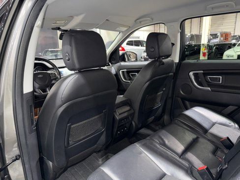 Used 2017 Land Rover Discovery Sport SE image 11