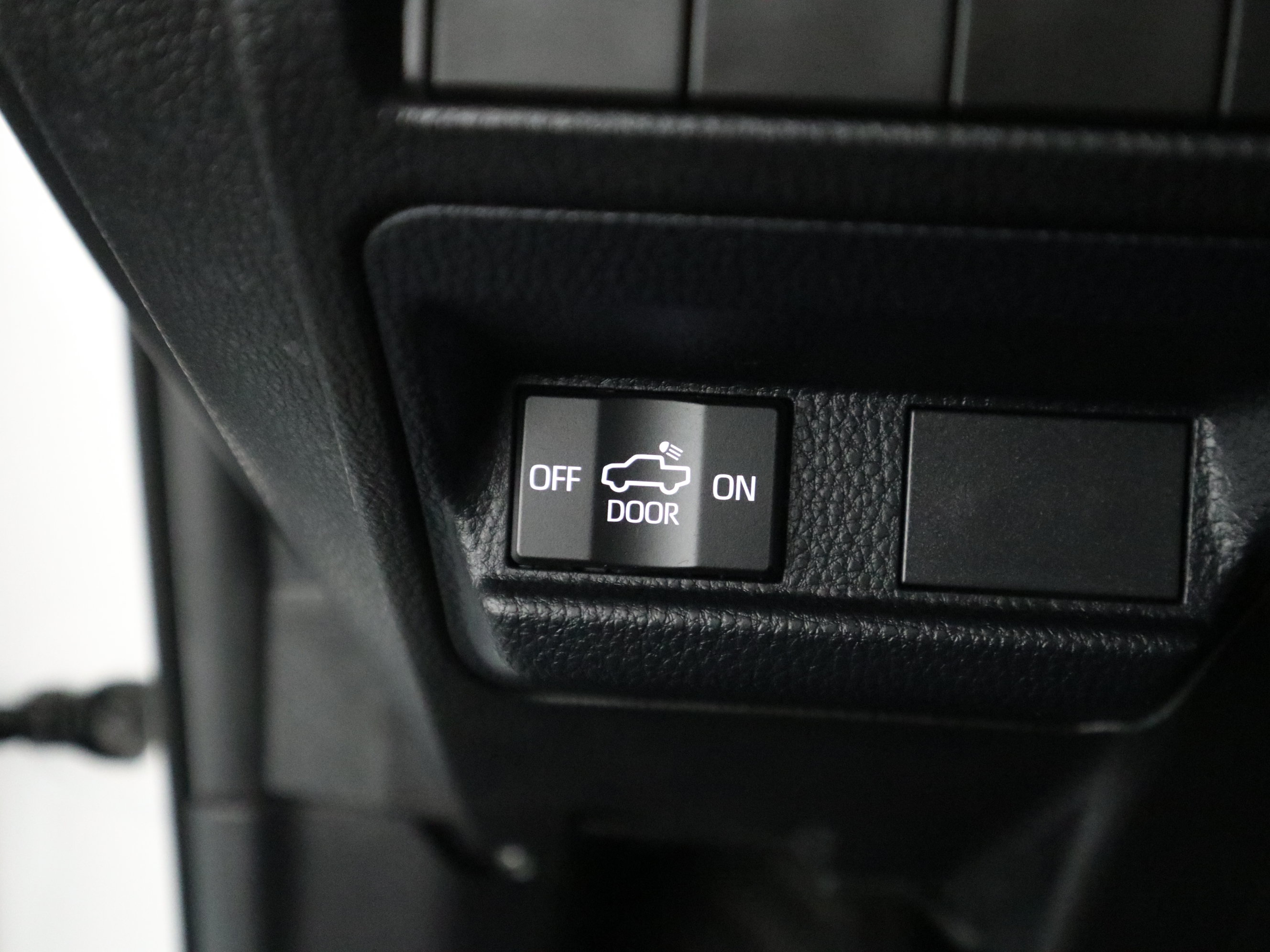 Used 2025 Toyota Tacoma SR5 AWD/4WD image 30