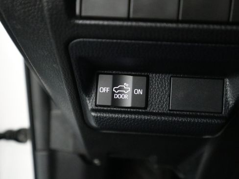 Used 2025 Toyota Tacoma SR5 AWD/4WD image 30