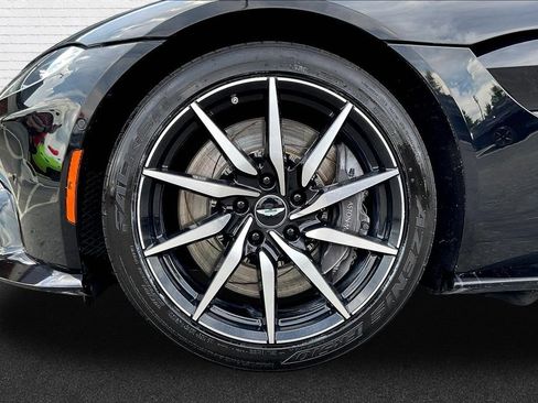 Used 2019 Aston Martin V8 Vantage Coupe RWD image 27