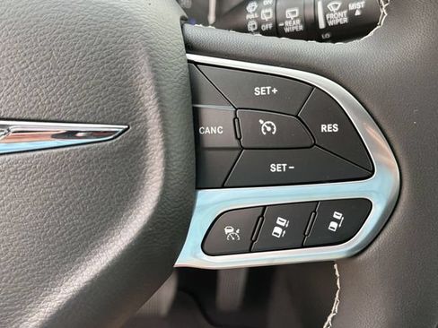 New 2026 Chrysler Pacifica Select FWD image 26
