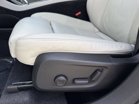 Certified 2024 Volvo XC40 B5 Plus AWD/4WD image 38