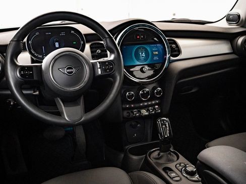 Used 2024 MINI Cooper SE image 4