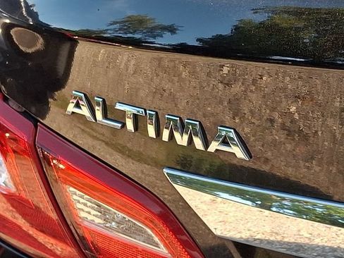 Used 2016 Nissan Altima 2.5 SL w/ 2.5 Technology w/LED Package FWD image 8