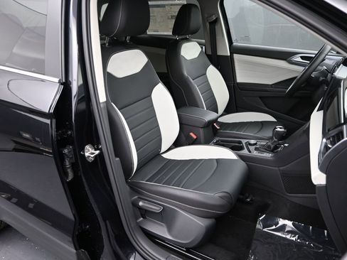 New 2025 Volkswagen Taos SEL image 46