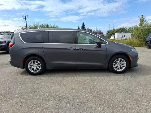 Certified 2023 Chrysler Voyager LX FWD image 9