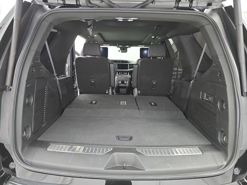 Used 2023 GMC Yukon Denali w/ Denali Reserve Package image 13