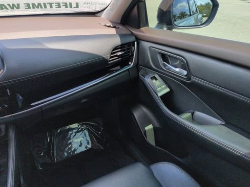 Used 2023 Nissan Rogue SL w/ SL Premium Package image 18