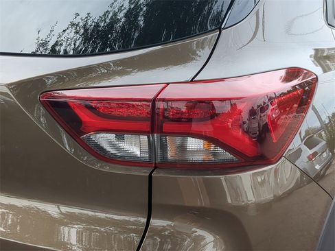 Used 2021 Chevrolet TrailBlazer ACTIV w/ Sun and Liftgate Package image 8