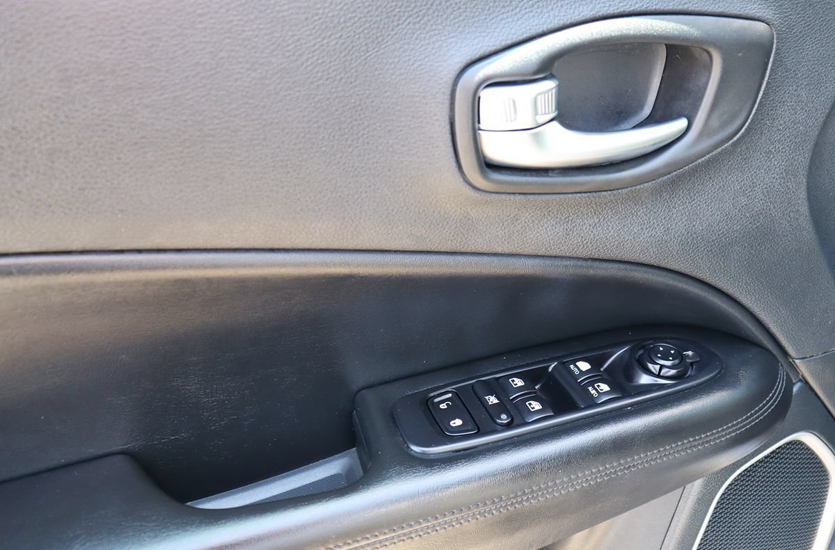 Used 2020 Jeep Compass Latitude FWD image 37