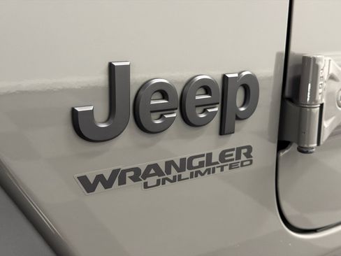 Used 2022 Jeep Wrangler Unlimited Sport AWD/4WD image 13