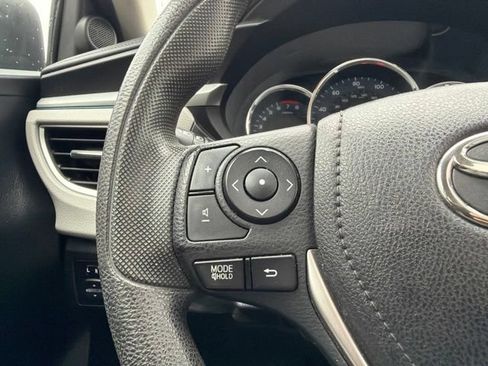 Used 2014 Toyota Corolla LE FWD image 19
