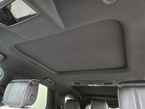 Used 2021 Land Rover Discovery S R-Dynamic image 14