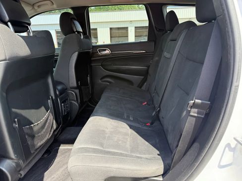 Used 2013 Jeep Grand Cherokee Laredo AWD/4WD image 21
