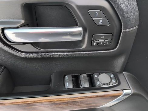 Used 2019 Chevrolet Silverado 1500 High Country w/ Technology Package image 9