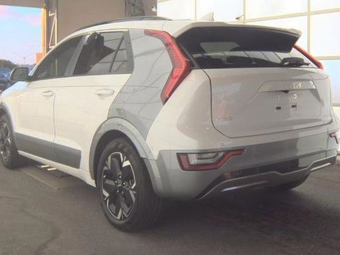 Used 2023 Kia Niro Wave FWD image 4