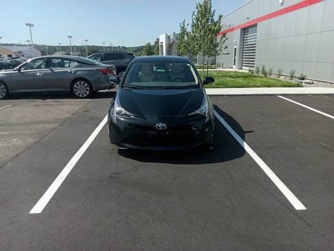 Used 2017 Toyota Prius Four w/ Protection Package FWD image 4