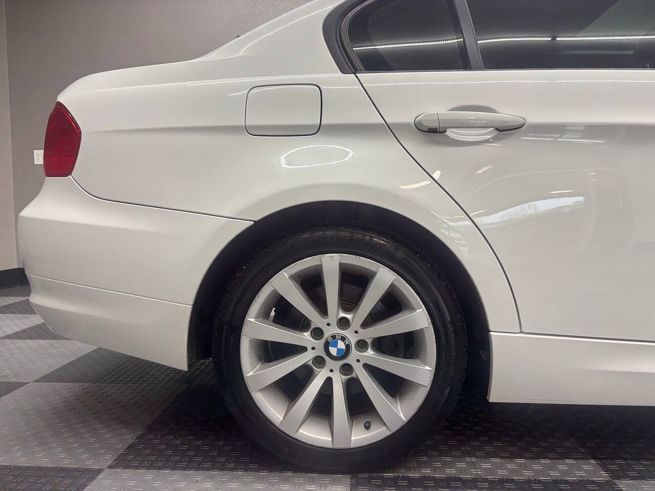 Used 2011 BMW 328i xDrive Sedan AWD/4WD image 9