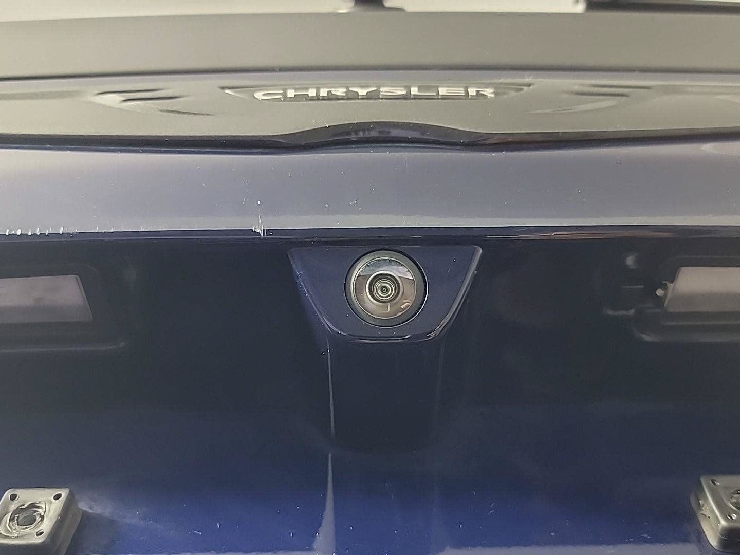 Used 2019 Chrysler Pacifica Touring-L Plus w/ Advanced Safetytec Group FWD image 9