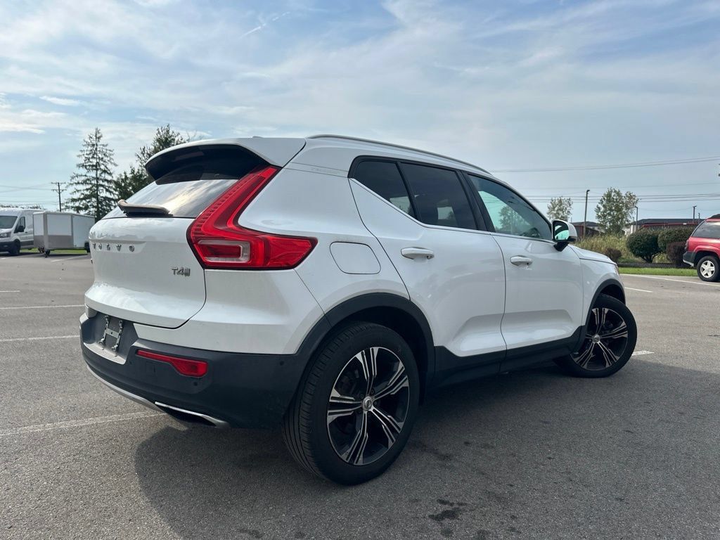 Used 2019 Volvo XC40 T4 Inscription FWD image 12