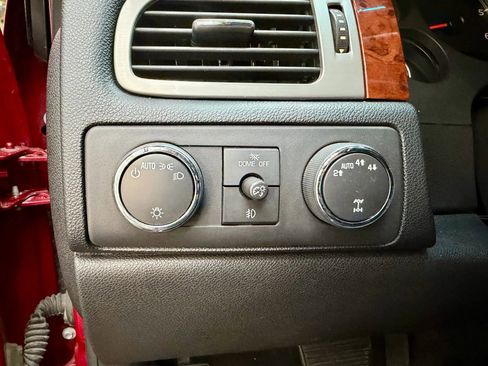 Used 2014 Chevrolet Suburban LTZ image 15