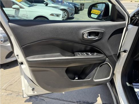 Used 2019 Jeep Compass Latitude FWD image 16