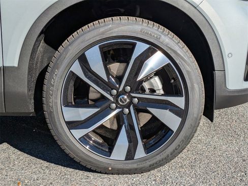 New 2025 Volvo XC40 B5 Plus w/ Climate Package image 10