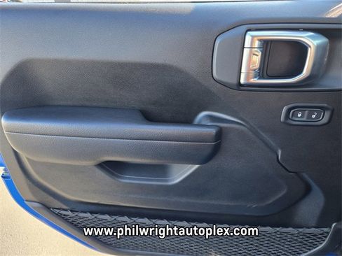 Used 2024 Jeep Wrangler Rubicon w/ Technology Group image 28