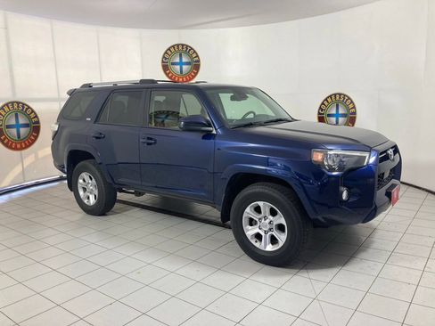 Used 2020 Toyota 4Runner SR5 AWD/4WD image 16