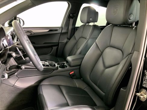 Used 2026 Porsche Macan AWD/4WD image 5