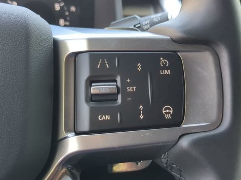 Used 2025 Land Rover Discovery Dynamic SE AWD/4WD image 26