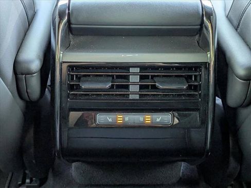 Used 2025 Land Rover Range Rover Sport SE AWD/4WD image 17