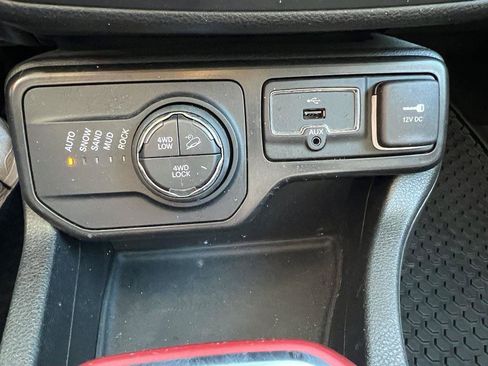 Used 2020 Jeep Renegade Trailhawk image 24