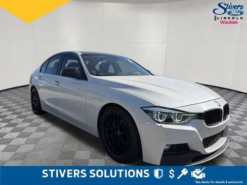 Used 2018 BMW 320i xDrive Sedan AWD/4WD image 3