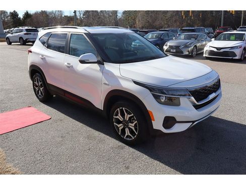 Used 2023 Kia Seltos EX image 7