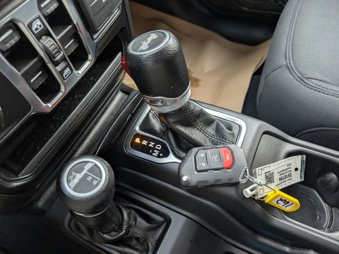 Used 2022 Jeep Wrangler Unlimited Sport image 31