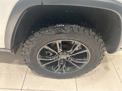 Used 2020 Jeep Grand Cherokee Limited image 18