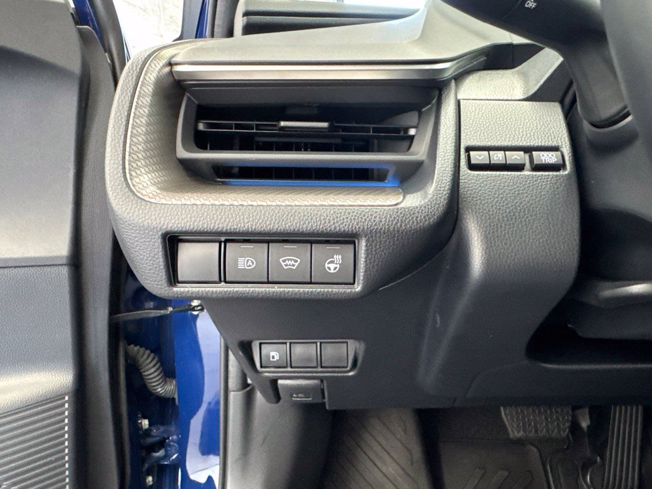 Used 2025 Toyota Prius XLE FWD image 33