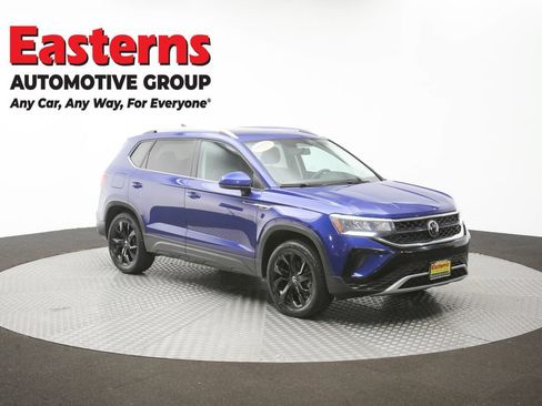 Used 2022 Volkswagen Taos SE w/ Panoramic Sunroof Package FWD image 49