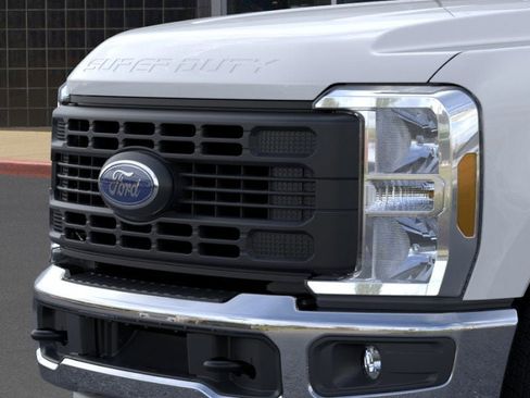 New 2026 Ford F350 XL w/ XL Chrome Package RWD image 17