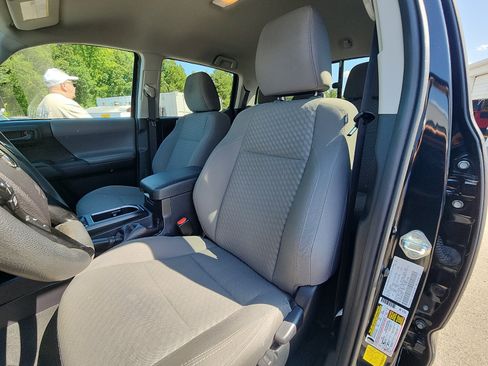 Used 2021 Toyota Tacoma SR AWD/4WD image 18
