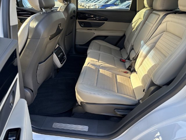 Used 2024 Lincoln Nautilus Reserve w/ Equipment Group 202A AWD/4WD image 15