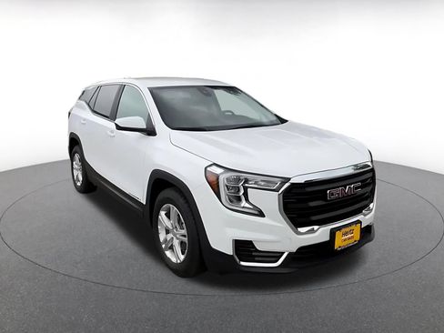 Used 2024 GMC Terrain SLE FWD image 3
