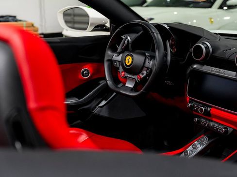 Used 2020 Ferrari Portofino RWD image 41